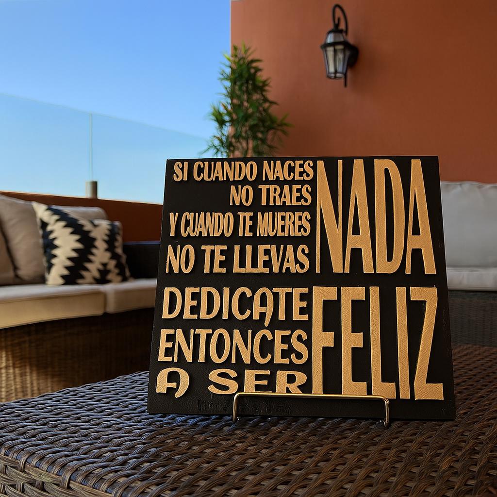 Placa: SI CUANDO NACES NO TRAES NADA Y CUANDO MUERES NO TE LLEVAS NADA, DEDICATE ENTONCES A SER FELIZ -Made in USA