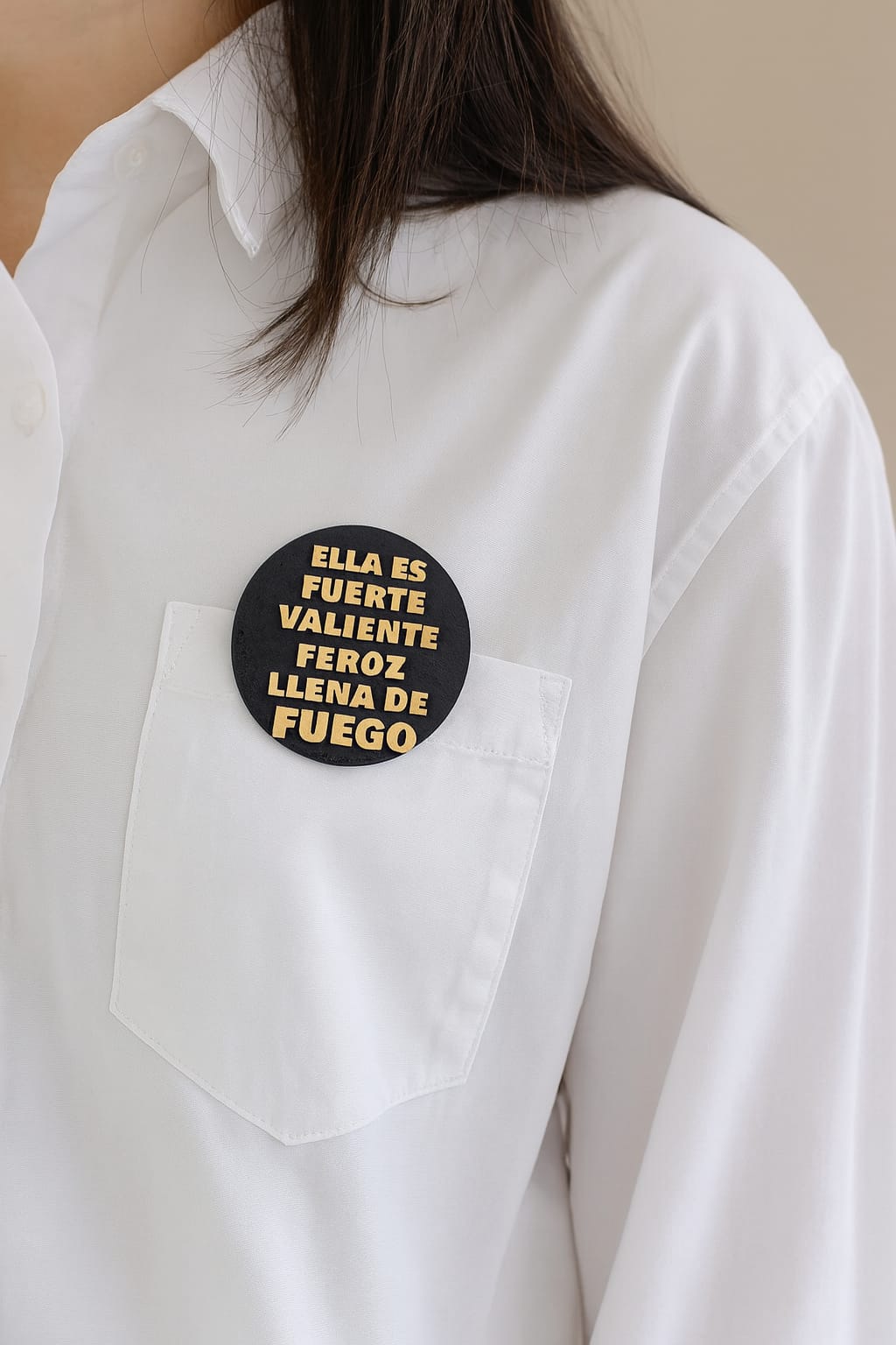 PIN: ELLA ES FUERTE, VALIENTE, FEROZ, LLENA DE FUEGO- Made in USA