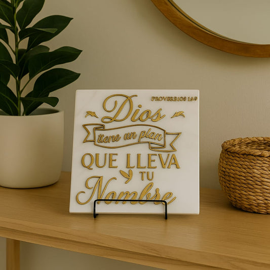 Placa: DIOS TIENE UN PLAN QUE LLEVA TU NOMBRE - Made in USA