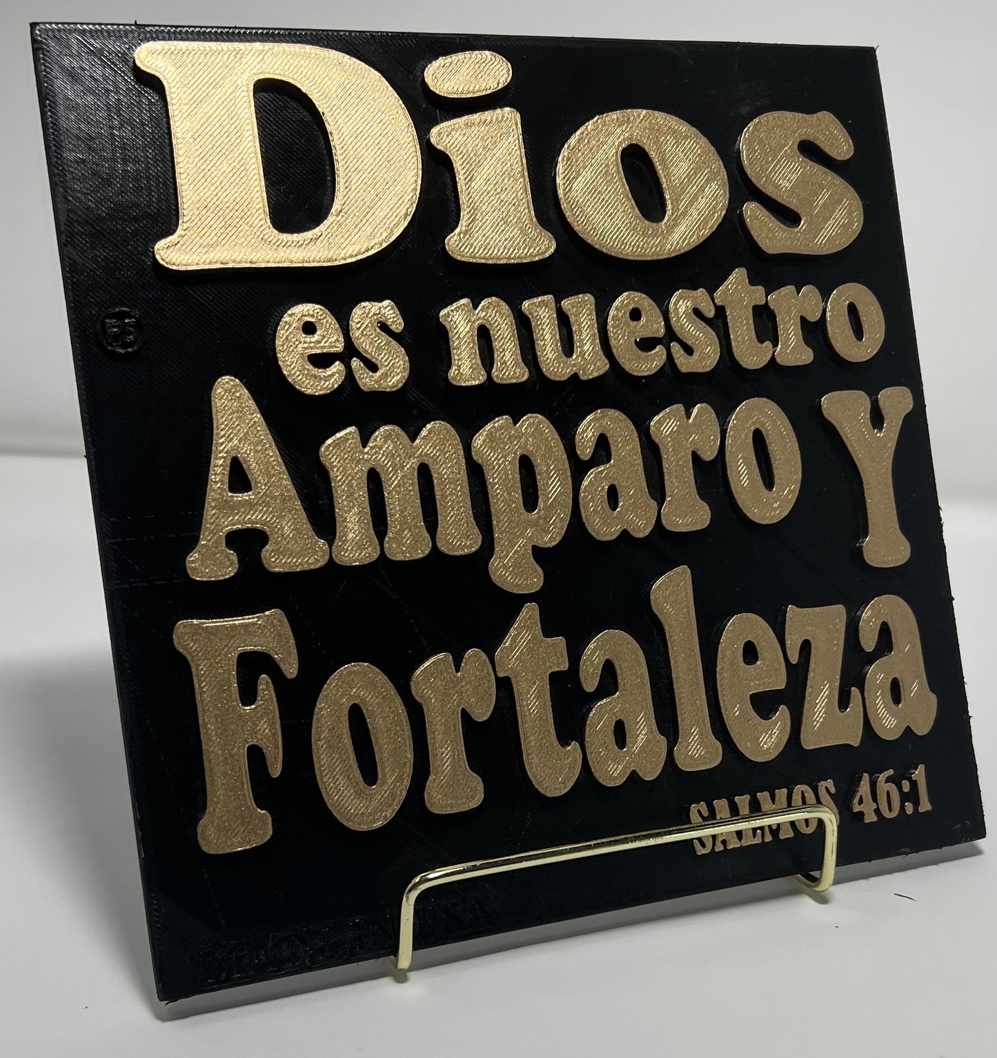 PLAQUE: DIOS ES NUESTRO AMPARO Y NUESTRA FORTALEZA