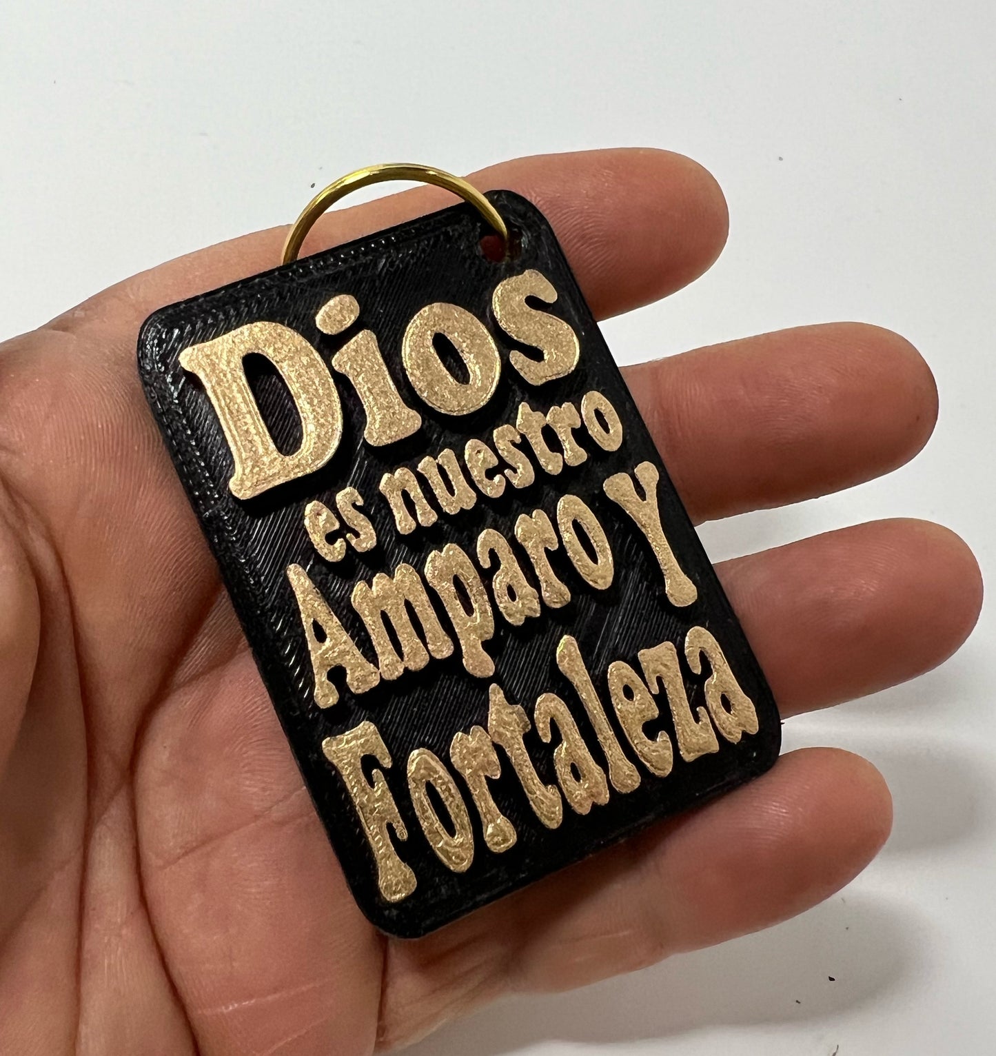 KEYCHAINS: DIOS ES NUESTRO AMPARO Y NUESTRA FORTALEZA