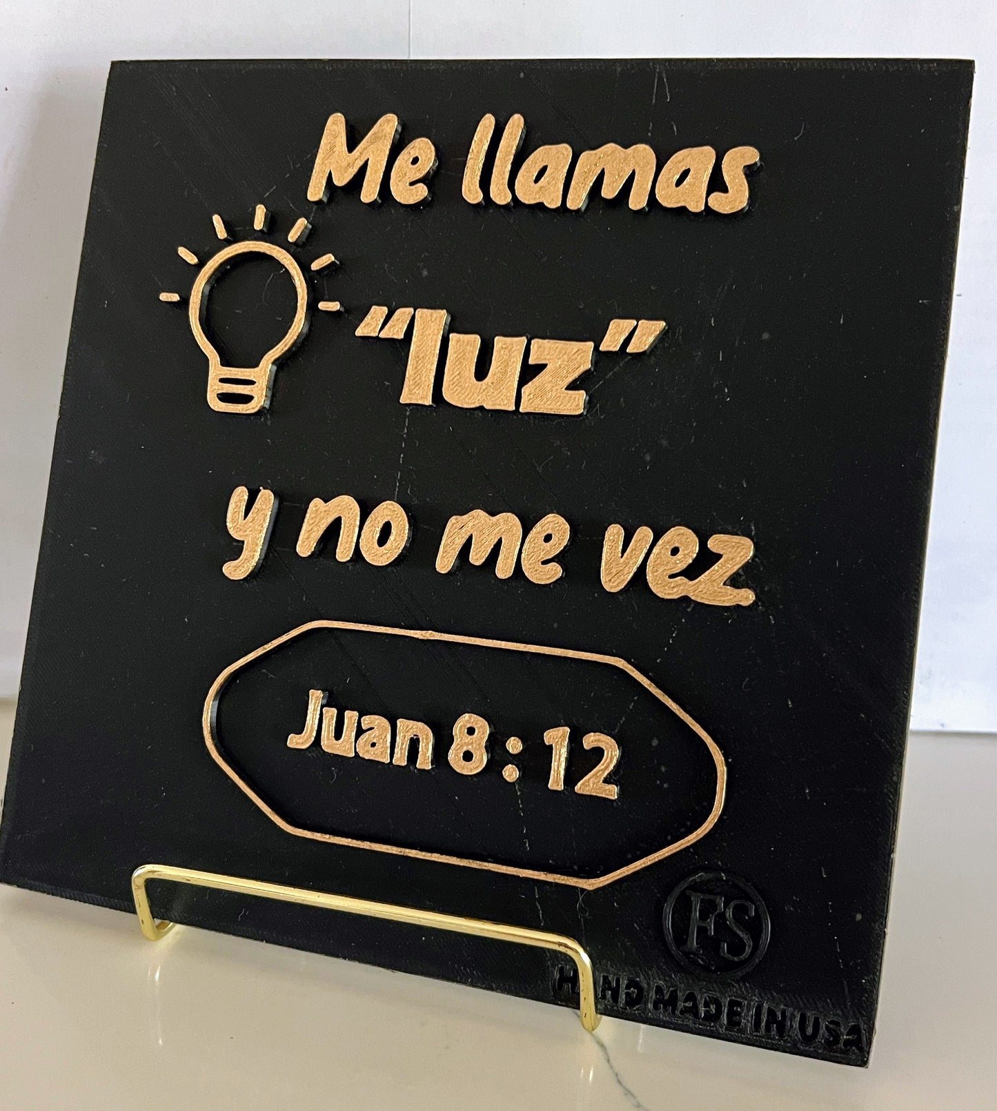 PLAQUE: ME LLAMAS LUZ Y NO ME VEZ