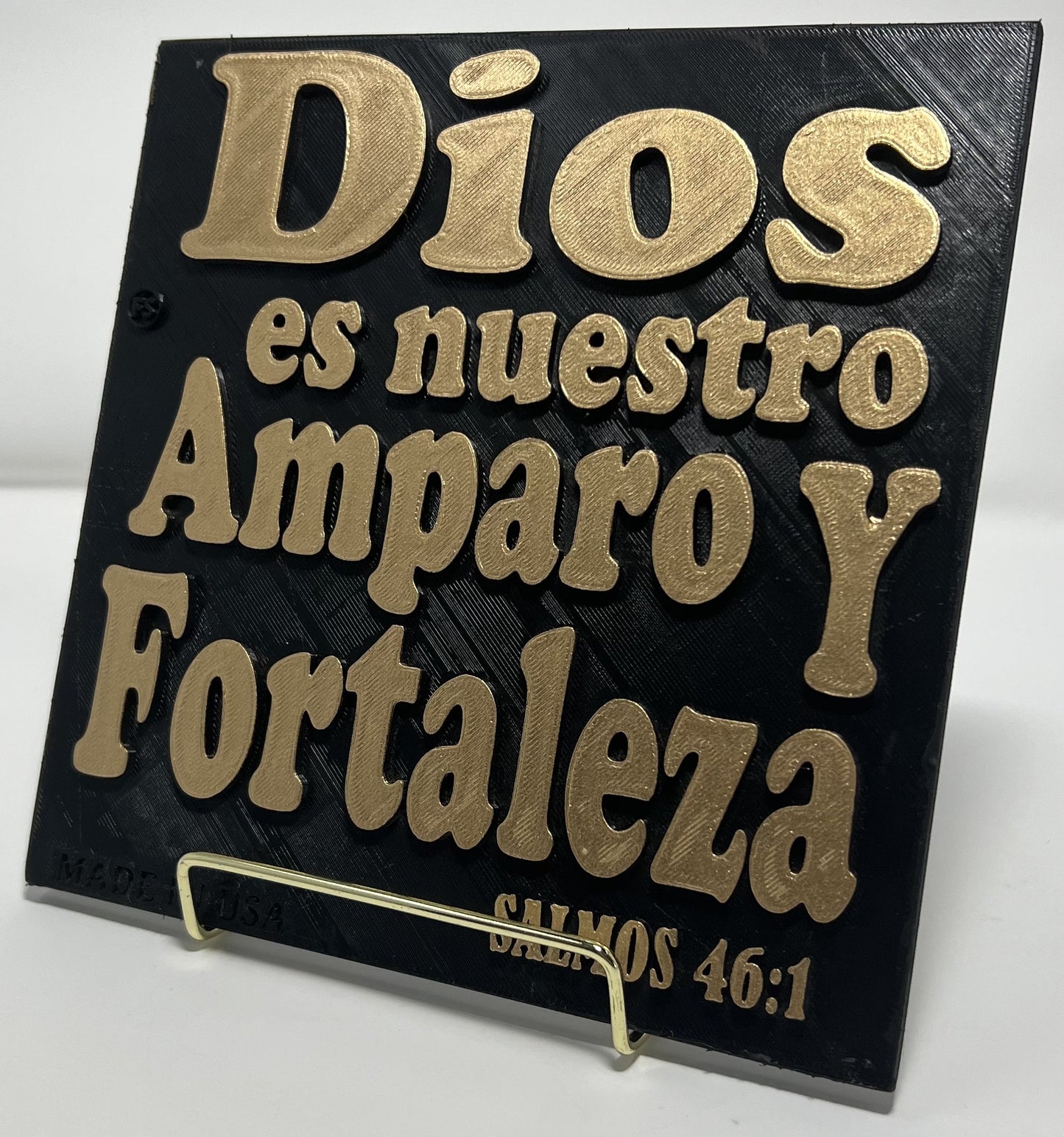 PLAQUE: DIOS ES NUESTRO AMPARO Y NUESTRA FORTALEZA