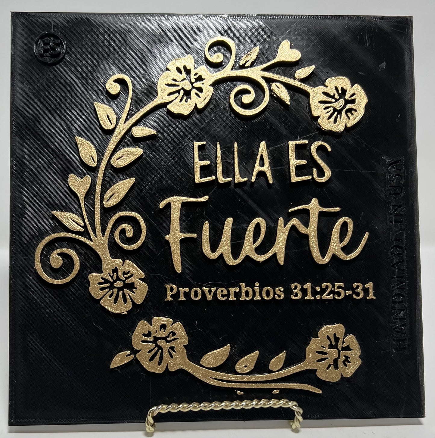 PLAQUE: ELLA ES FUERTE