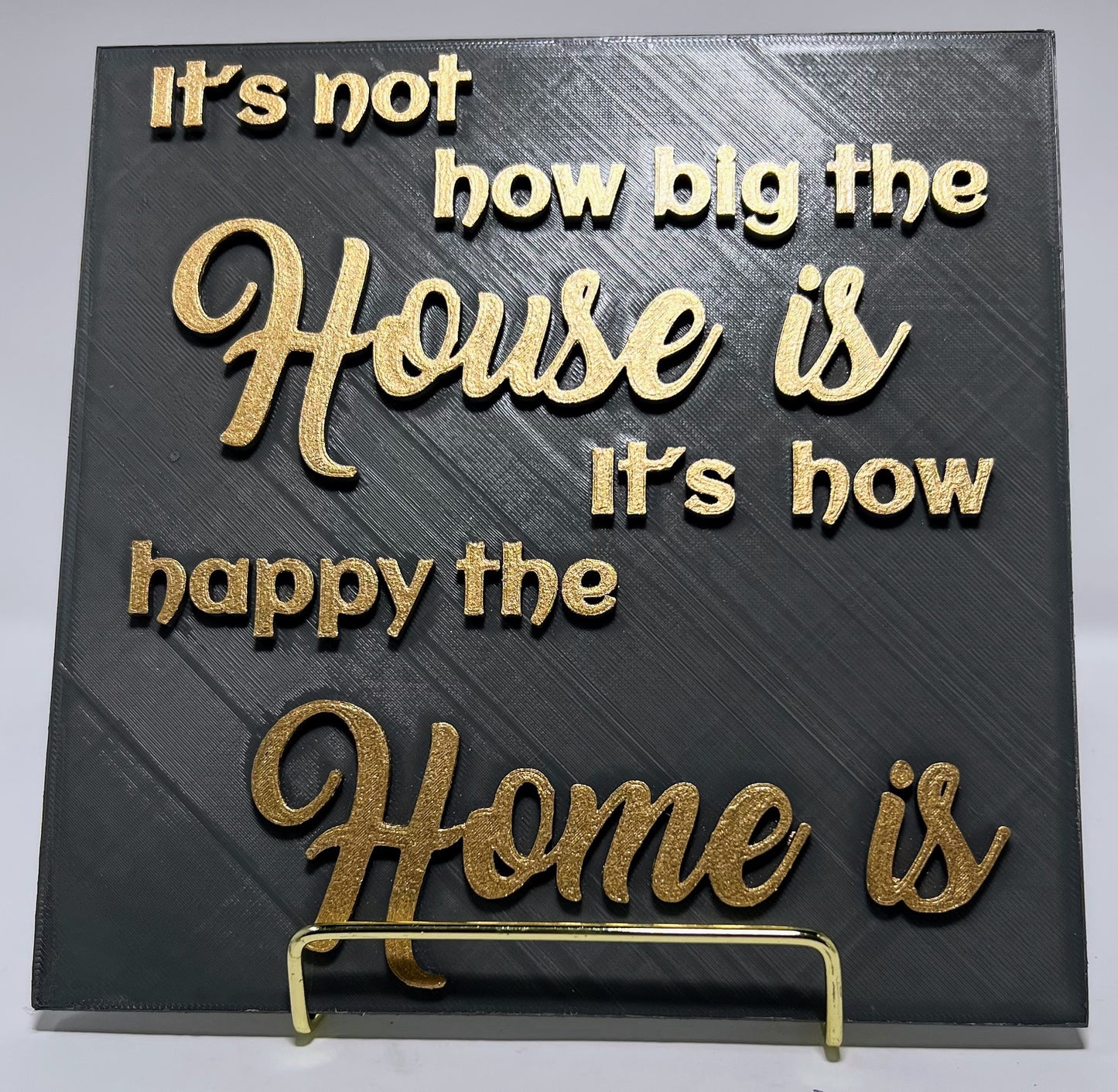 PLAQUE: IT'S NOT HOW BIG THE HOUSE IS ITS HOW HAPPY THE HOME IS