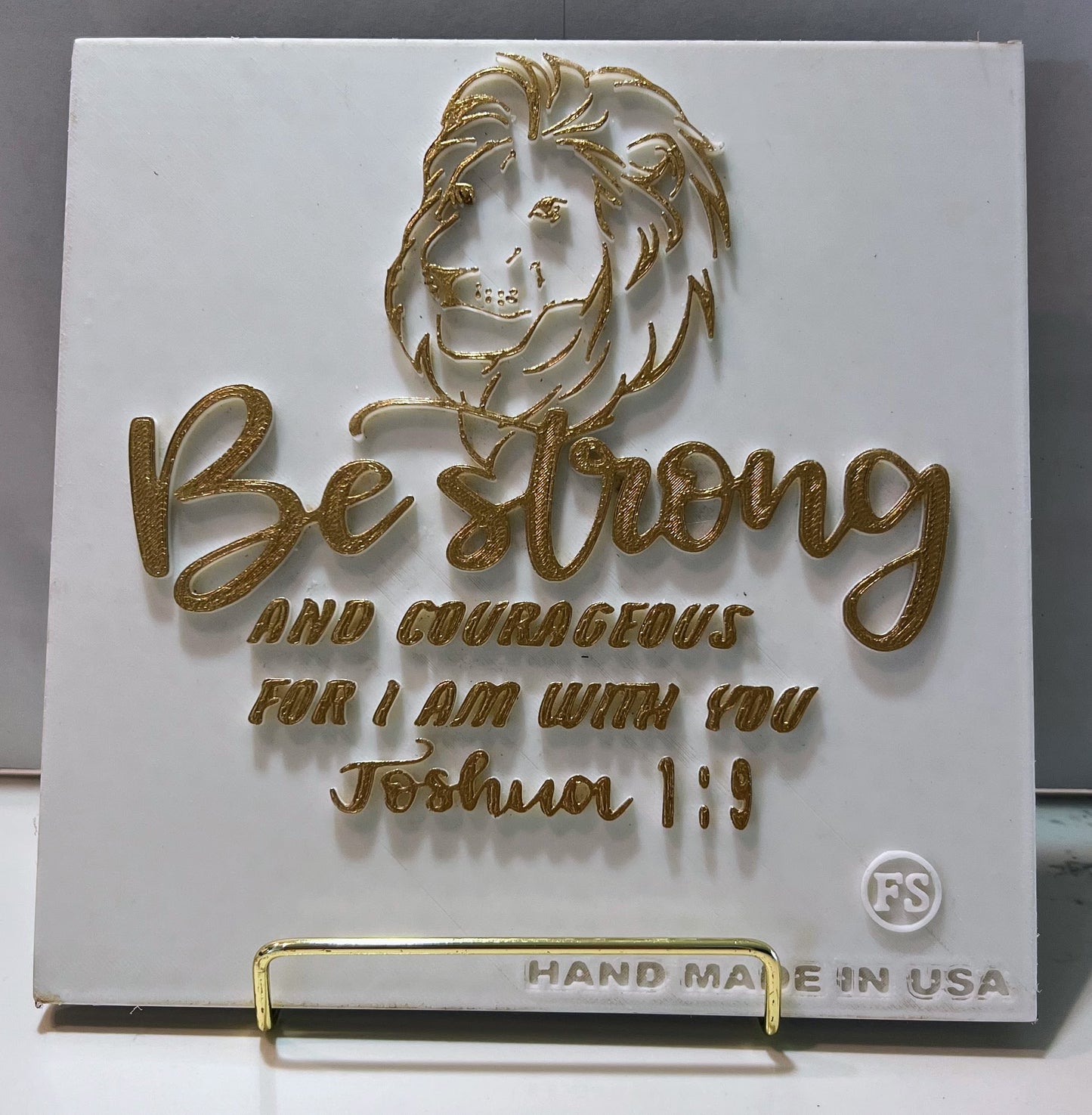 PLAQUE: BE STRONG AND COURGEOUS FOR I AM WITH YOU- LEON