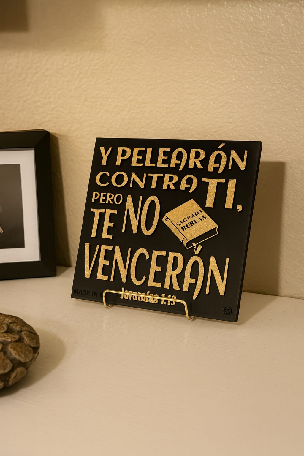 Placa: Y PELEARAN CONTRA TI PERO NO TE VENCERA - OTRA VERSION - Made in USA