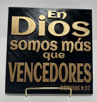 PLAQUE: EN DIOS SOMOS MAS QUE VENCEDORES